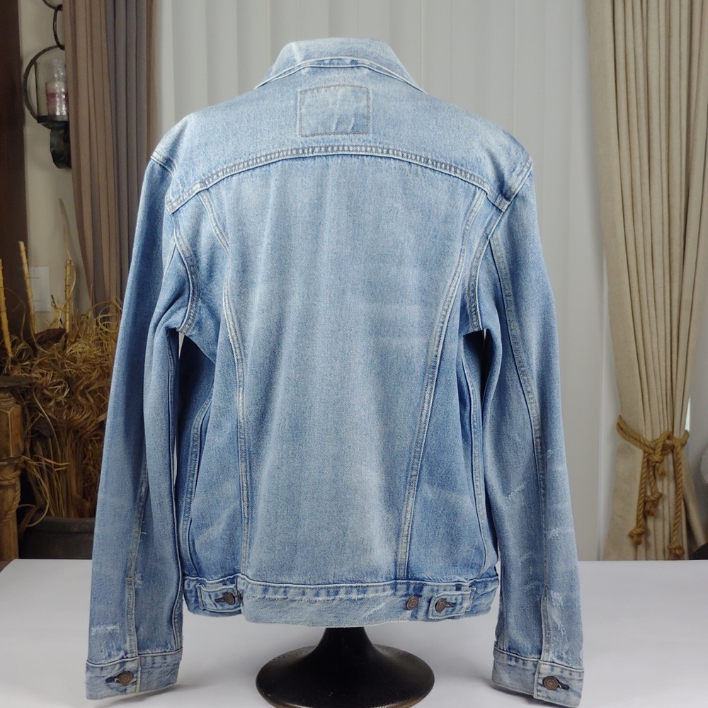 Levi Strauss & Co. Classic Blue Denim Mens Jacket. - Picture 3 of 16